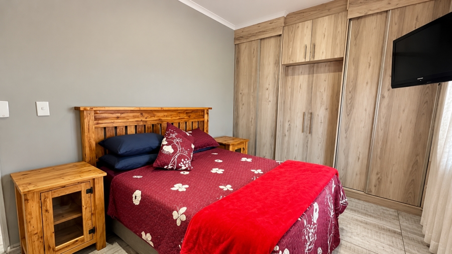 2 Bedroom Property for Sale in Hoogland Western Cape